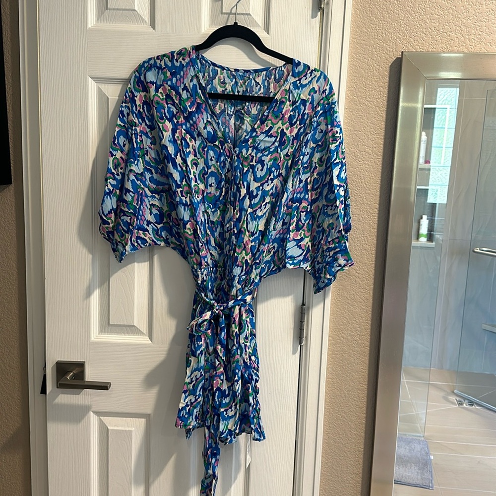 Cupshe romper, hidden button closure for more modest neckline